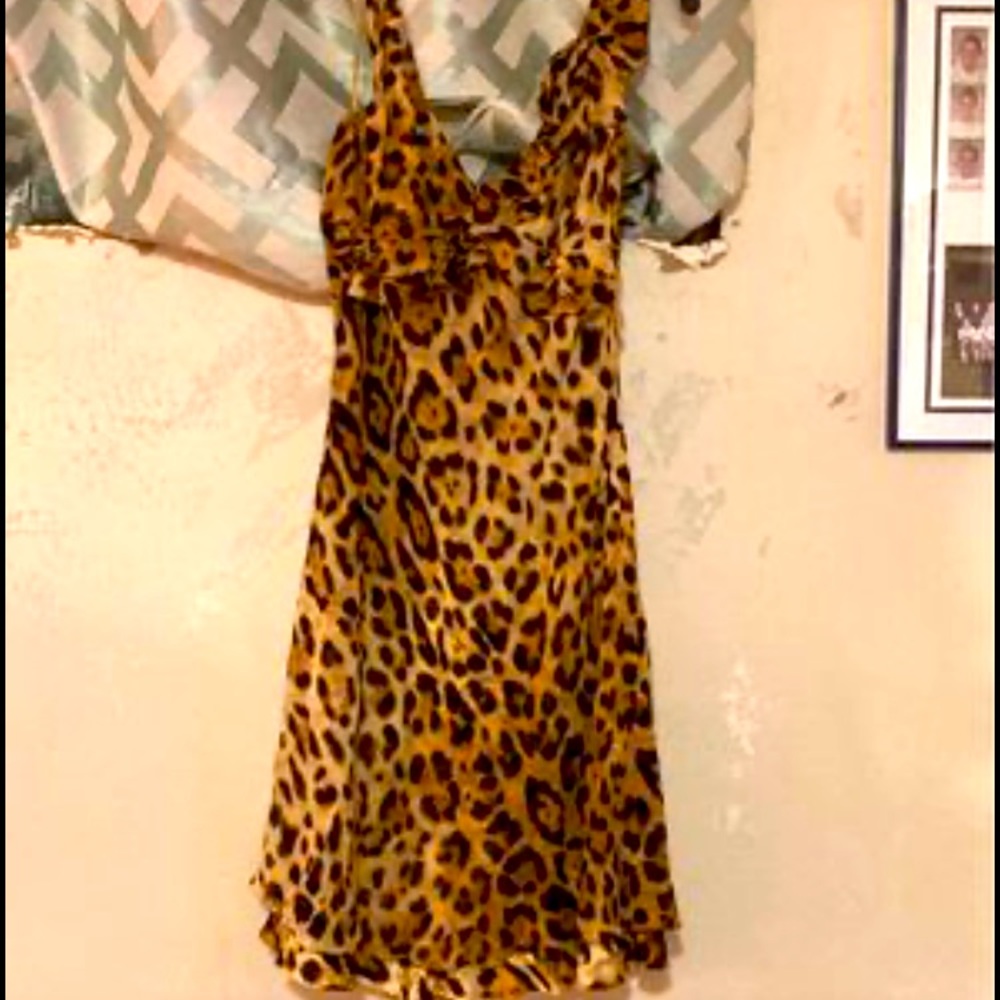 Escada Leopard print Ruffled Silk Midi  v neckline dress eu 40